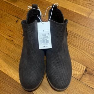 Women ankle boots, size 7.5